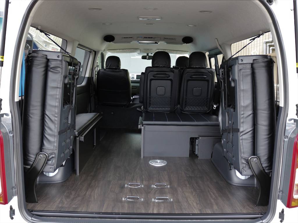 最後席を跳ね上げれば荷物もたくさん積めます！！