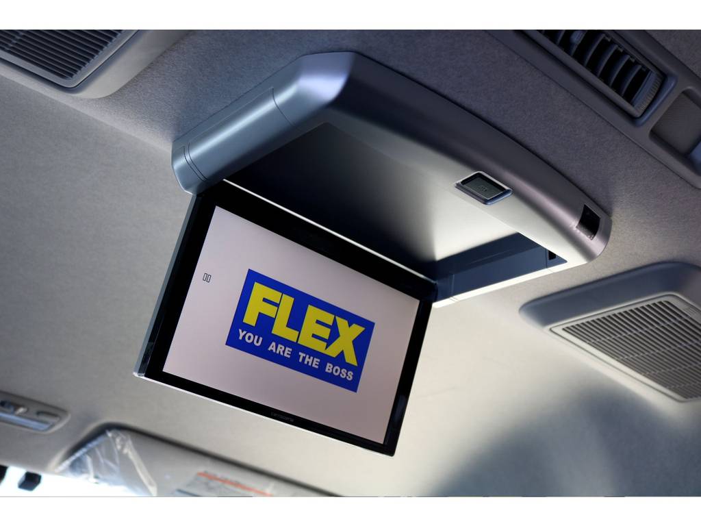 フリップダウンモニターで後席の方も楽しめます！！