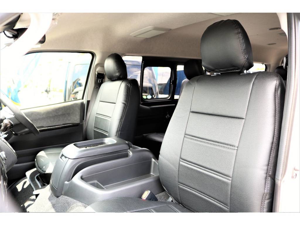 室内は黒革調シートカバーを使用し、高級感を向上させました！