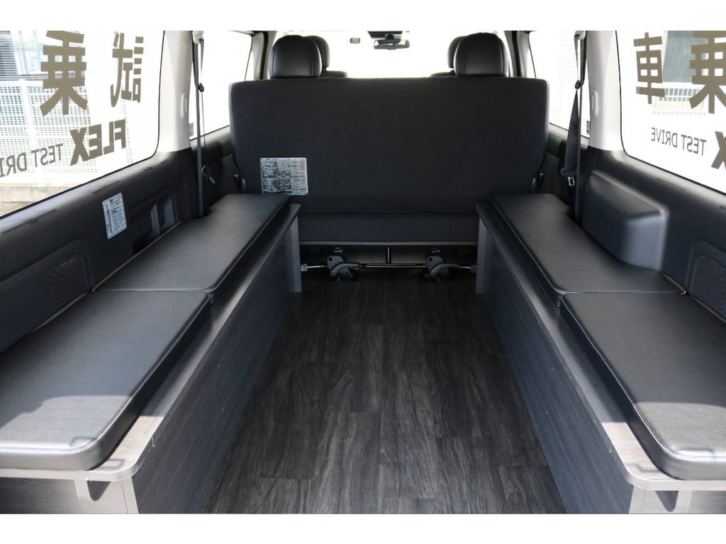 向かい合って乗車も可能です！実際に座ることで広さなどが体感できますよ♪（※駐車時のみ）