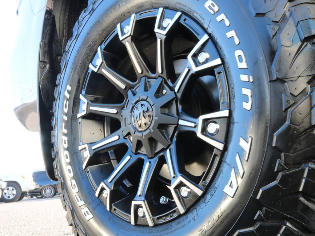 斬新なデザインのマーテルギアです☆パターンが他のホイールとは違いカッコいいデザインです☆