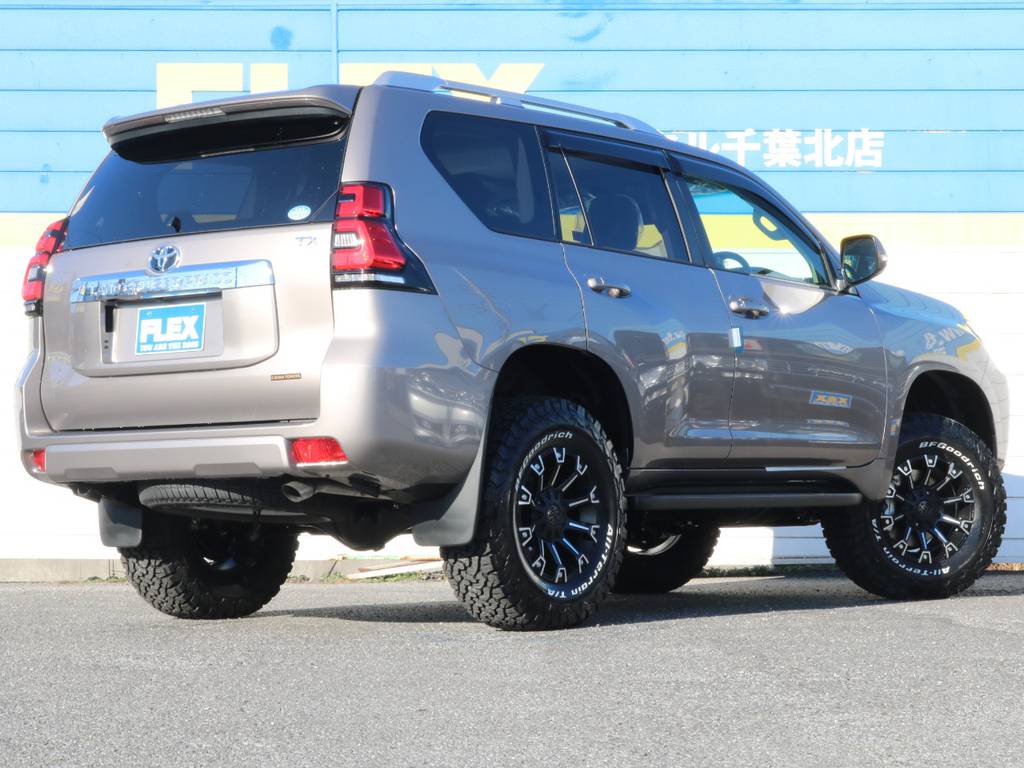 バランスの良い２インチリフトUPに１７インチAWを合わせました☆オフロード感を出したスタイルでカッコよく仕上がっております☆