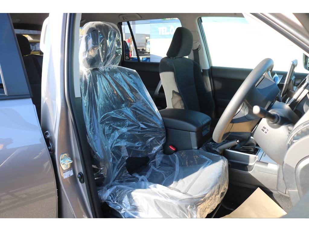 シートカバー等追加カスタムも大歓迎です☆お問い合わせはランクル千葉北本店まで☆TEL043-259-3663