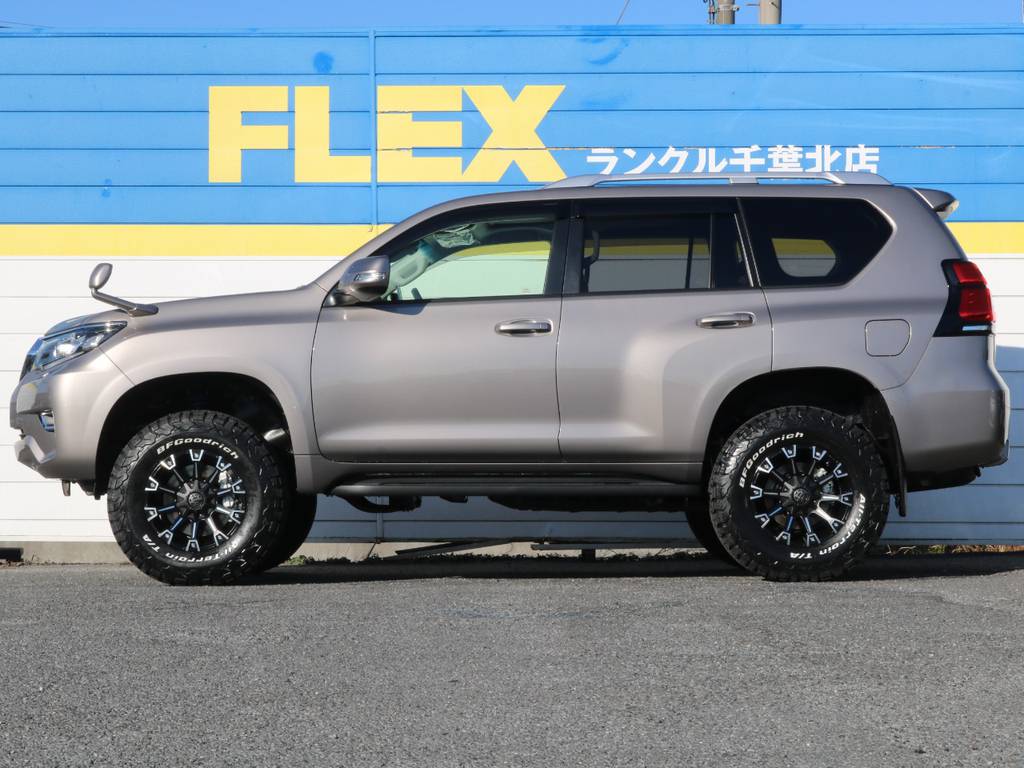 スタイリッシュなフェイスにマッド系のホイールで遊び心を忘れません☆