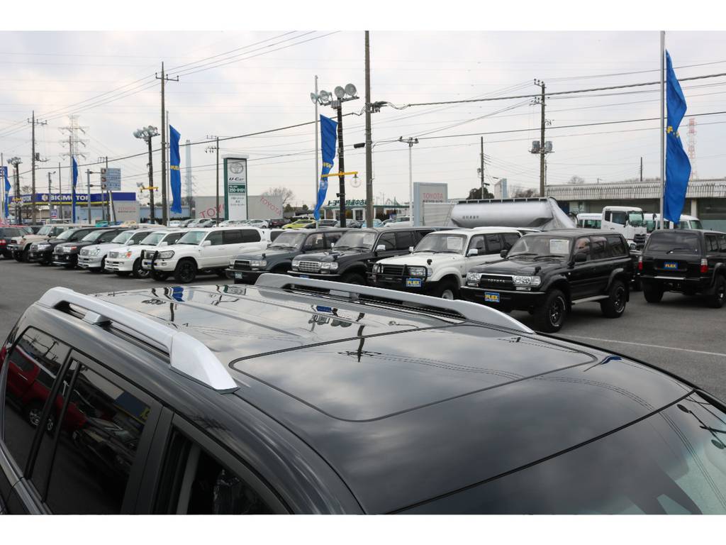 納車後も同じ敷地内に自社工場完備しておりますので、カスタム・車検・などもお気軽に御相談下さい。