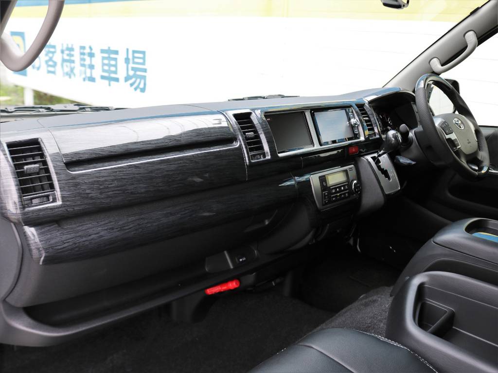 シルクブレイズ　黒木目コンビハンドル・コンビシフト・インテリアパネル！まとまりがあってカッコいいです♪