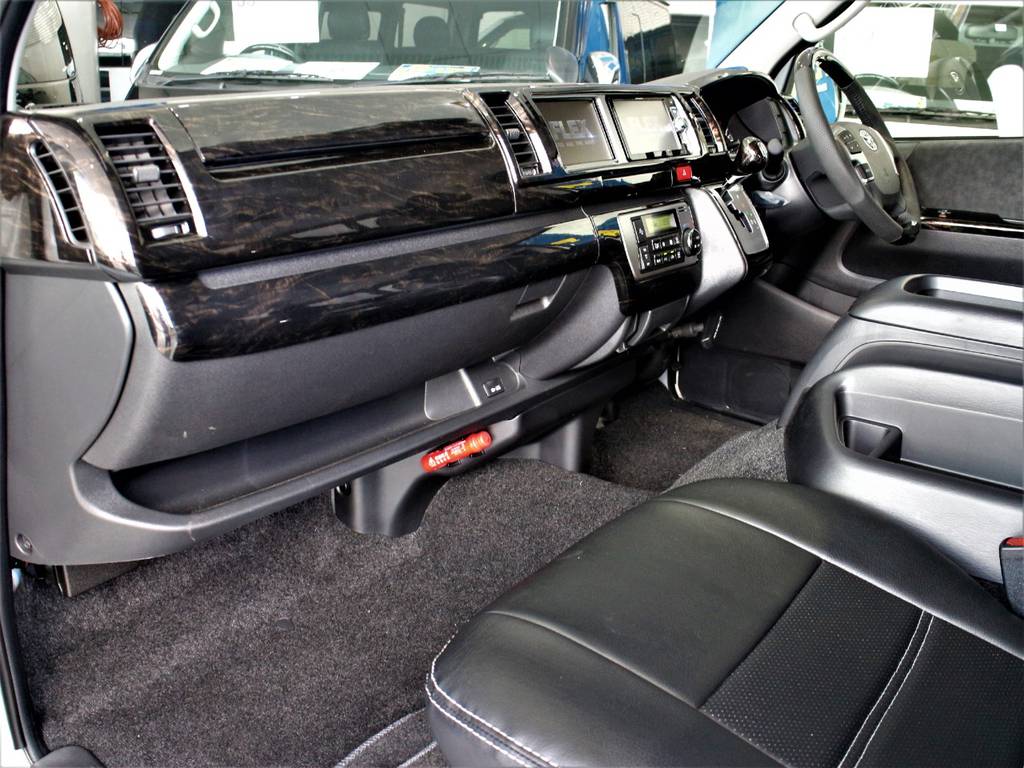 インテリアパネル！　インテリアシフトノブ！　インテリアコンビステアリング！