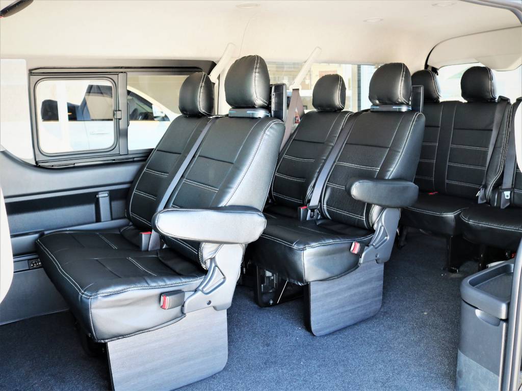 ２列目３列目！黒木目フットパネル付き！