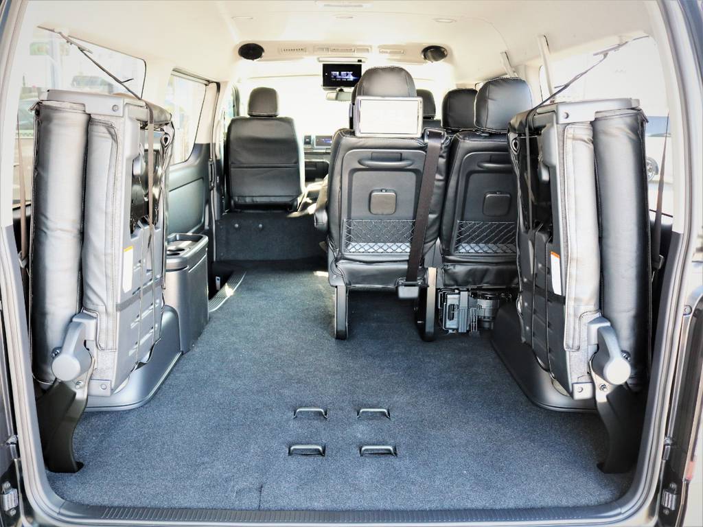 ４列目は跳ね上げ可能です！何でも収納出来ます！