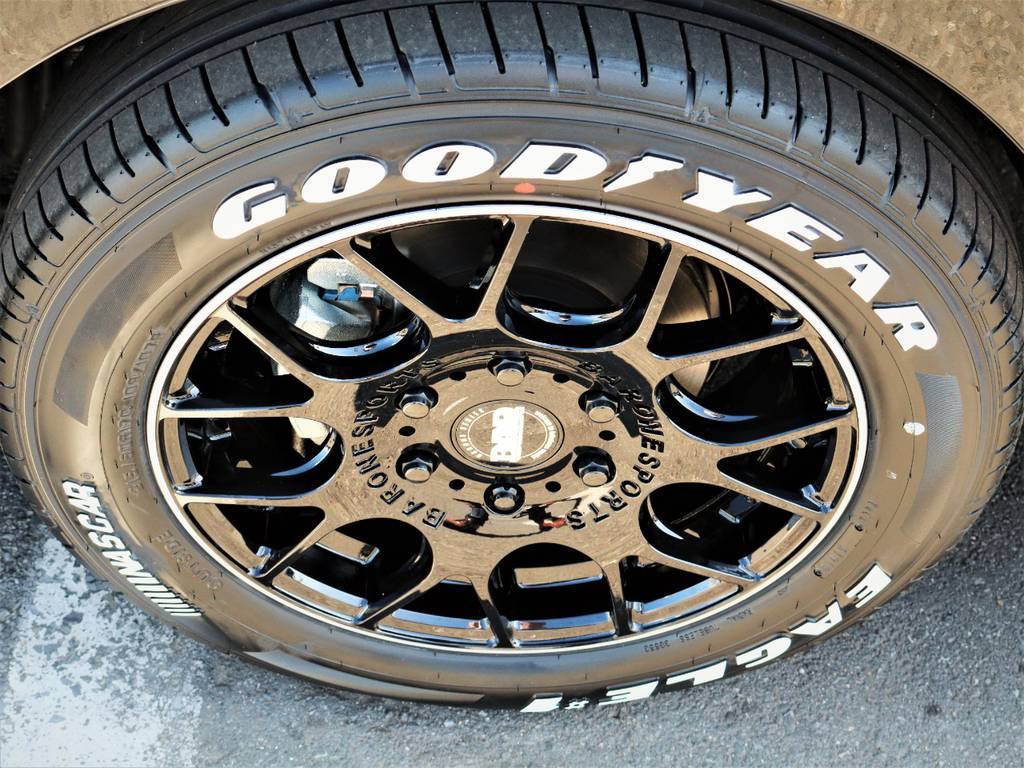 ファブレスＢＡＲＯＮＥ　ＭＣ－７　１７インチアルミホイール、ナスカータイヤ！