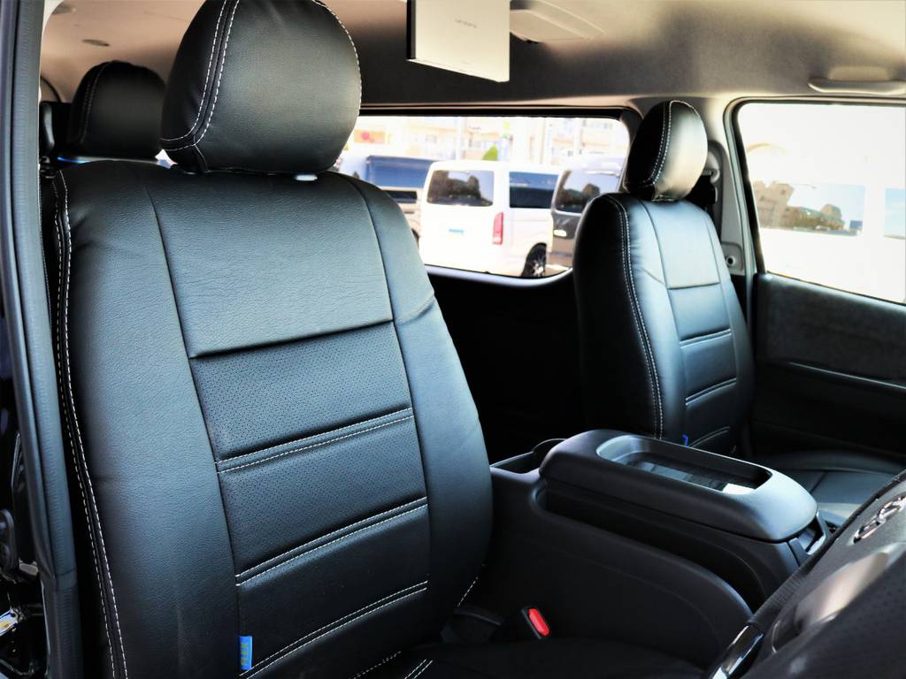 運転席シート、黒革調シートカバー！