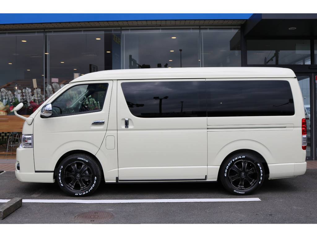 ボディ自体はオールペン等ではなく、純正色ですよ！