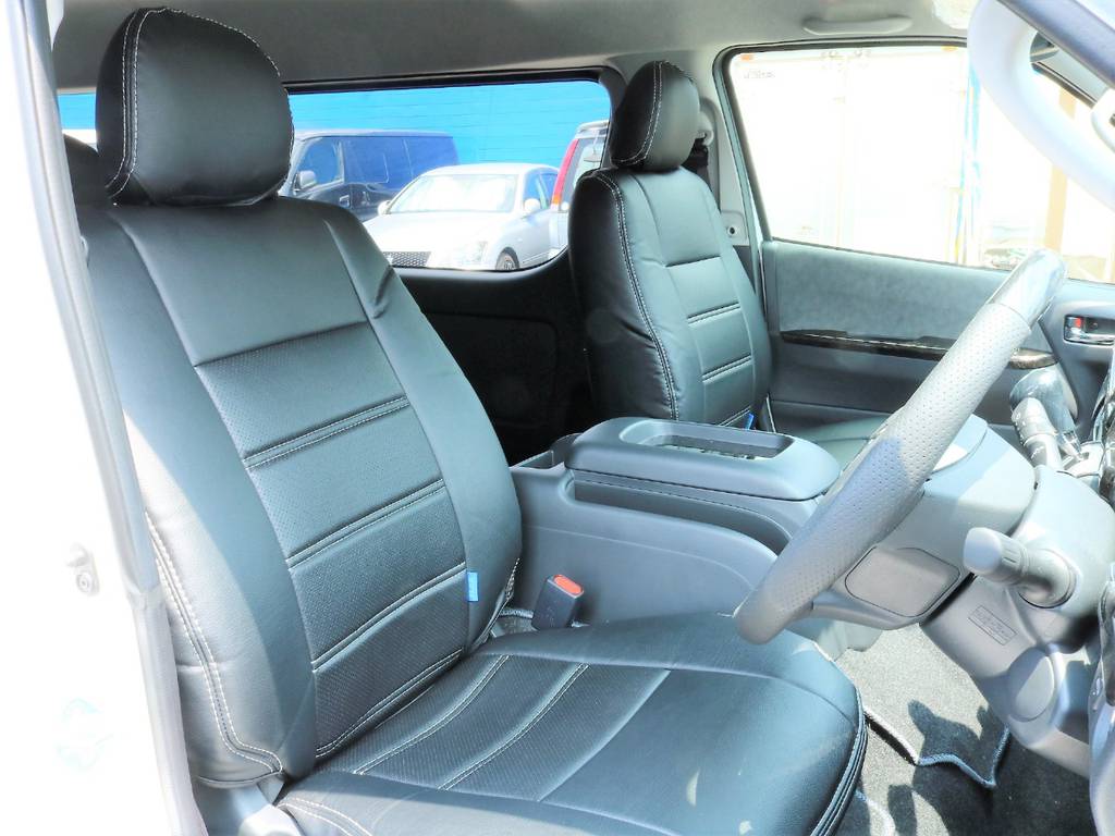 全席黒革調シートカバーを取り付けてあります！
