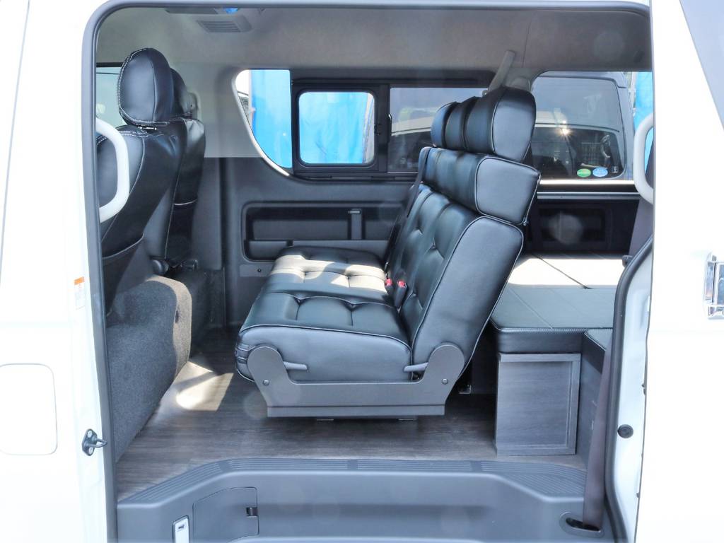 2列目シートを3人掛けベンチシートに交換したことにより使い勝手が良くなっております！