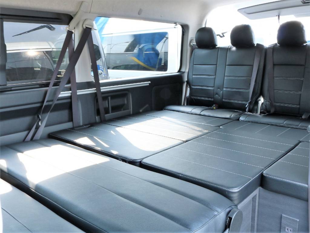 ダブルベッドより大きなベッドスペースです！