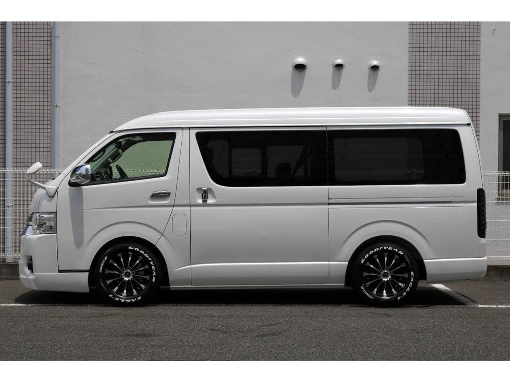 車高は程よい２インチダウン！オフロードや立体駐車場等も安心です♪