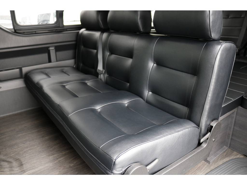 セカンドシートは対面へのアレンジやフラットへのアレンジが可能！