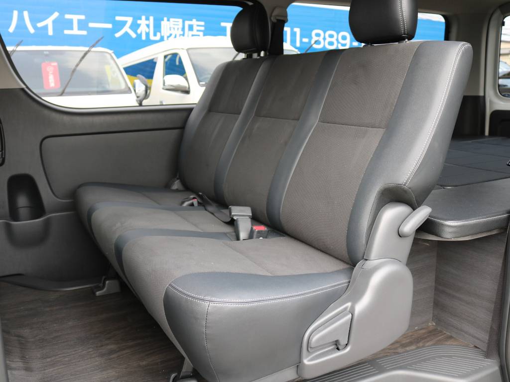 後席も専用トリコットシートになっております！