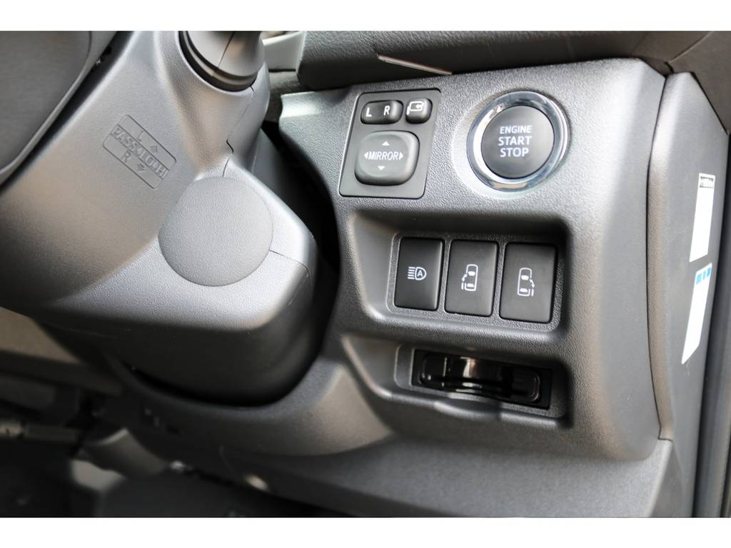 メーカーオプションのＳＲＳ助手席エアバッグ＆ＡＣ１００Ｖ電源＆両側パワースライドドアも装備！