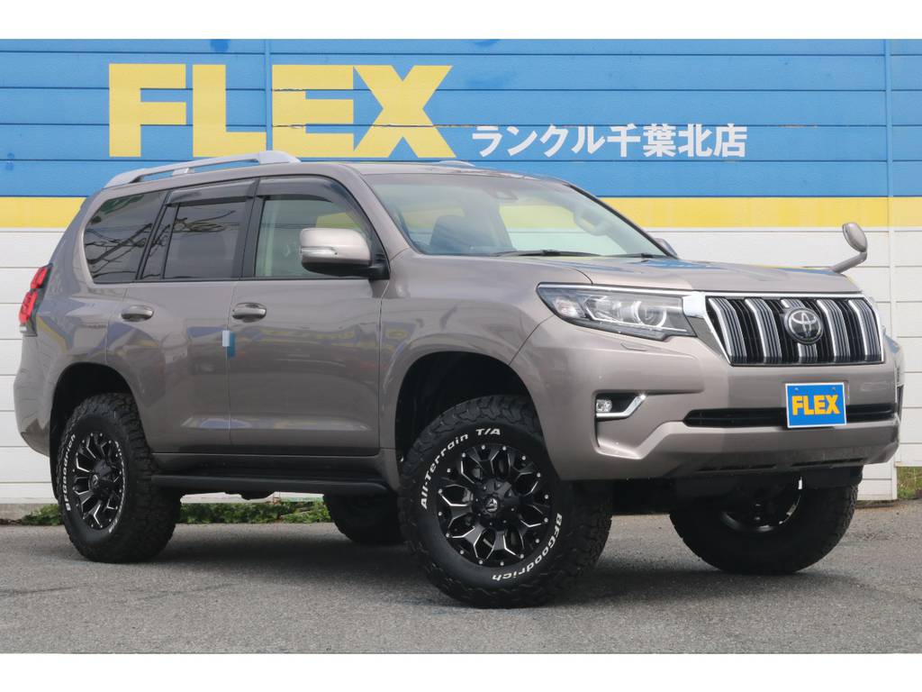当店の車両は全て仕入れ→車両チェック→カスタマイズ→ルームクリーニングを行い、一台一台愛情を込めて仕上げてお客様に販売させて頂いております。
