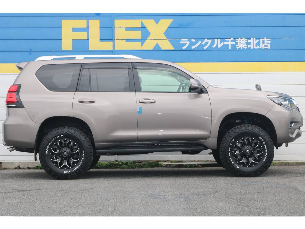 ブロンズの外装色にマッドブラックのホイールは良く似合います☆