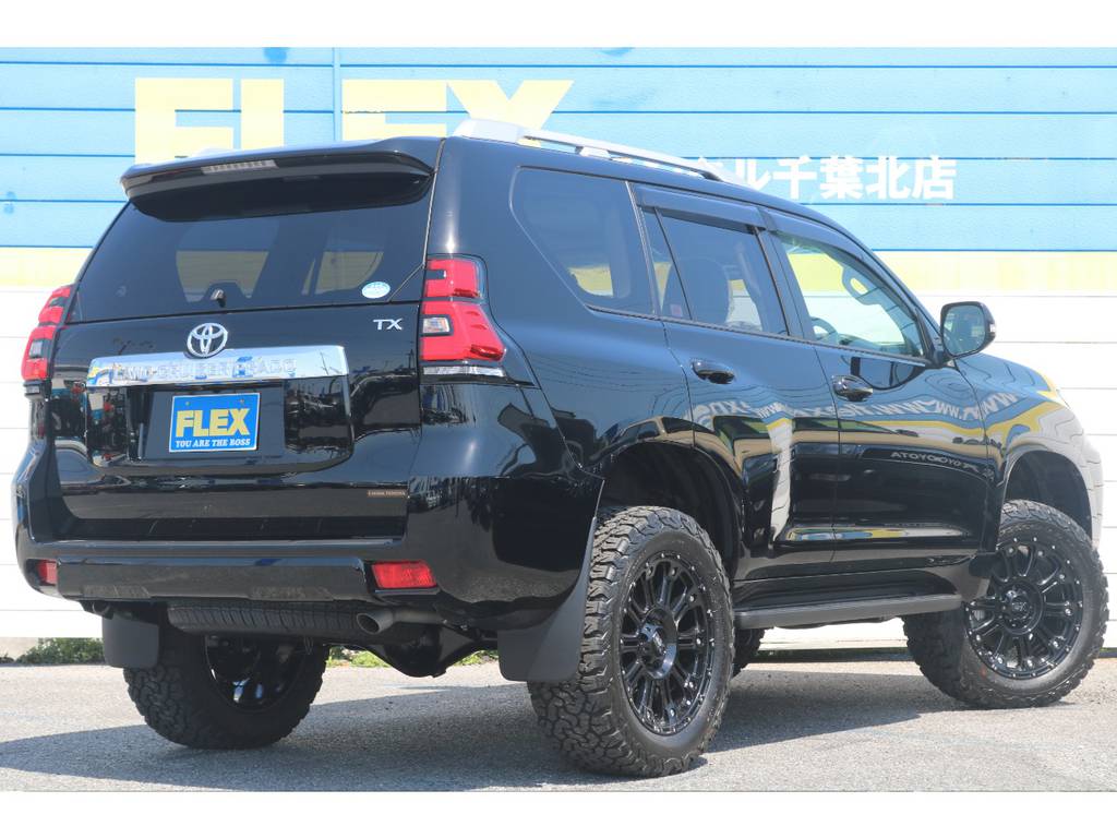 納車後も同じ敷地内に自社工場完備しておりますので、カスタム・車検・などもお気軽に御相談下さい。