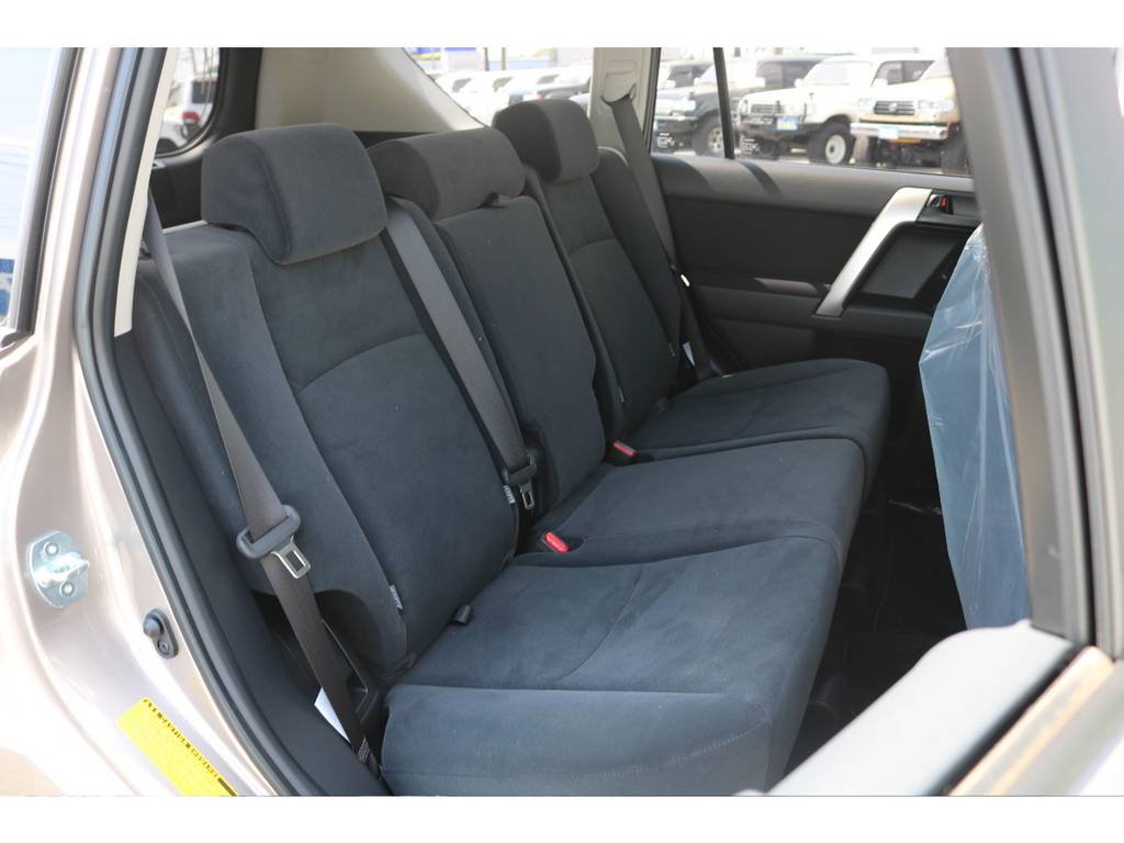 セカンドシートも新車ですのでＧＯＯＤコンディション！