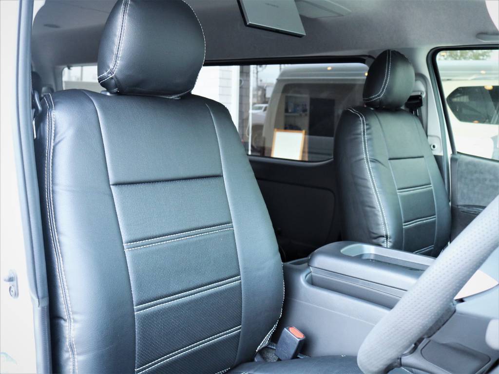 運転席シート、黒革調シートカバー付き！