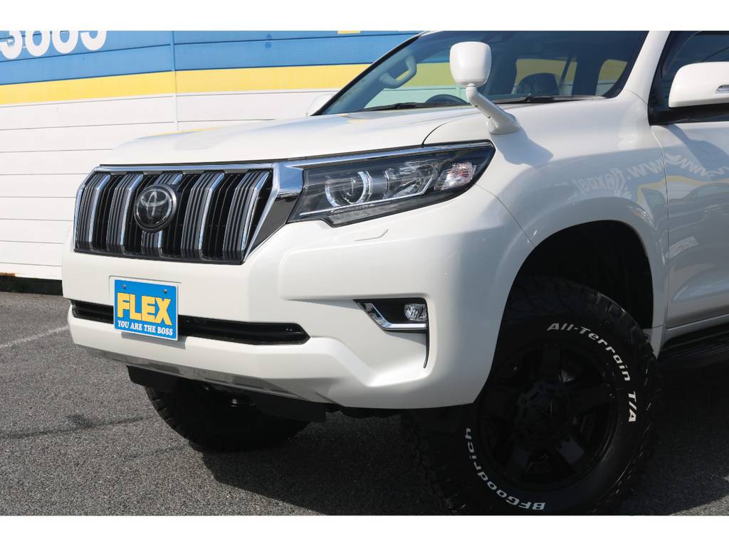 当店の車両は全て仕入れ→車両チェック→カスタマイズ→ルームクリーニングを行い、一台一台愛情を込めて仕上げてお客様に販売させて頂いております。