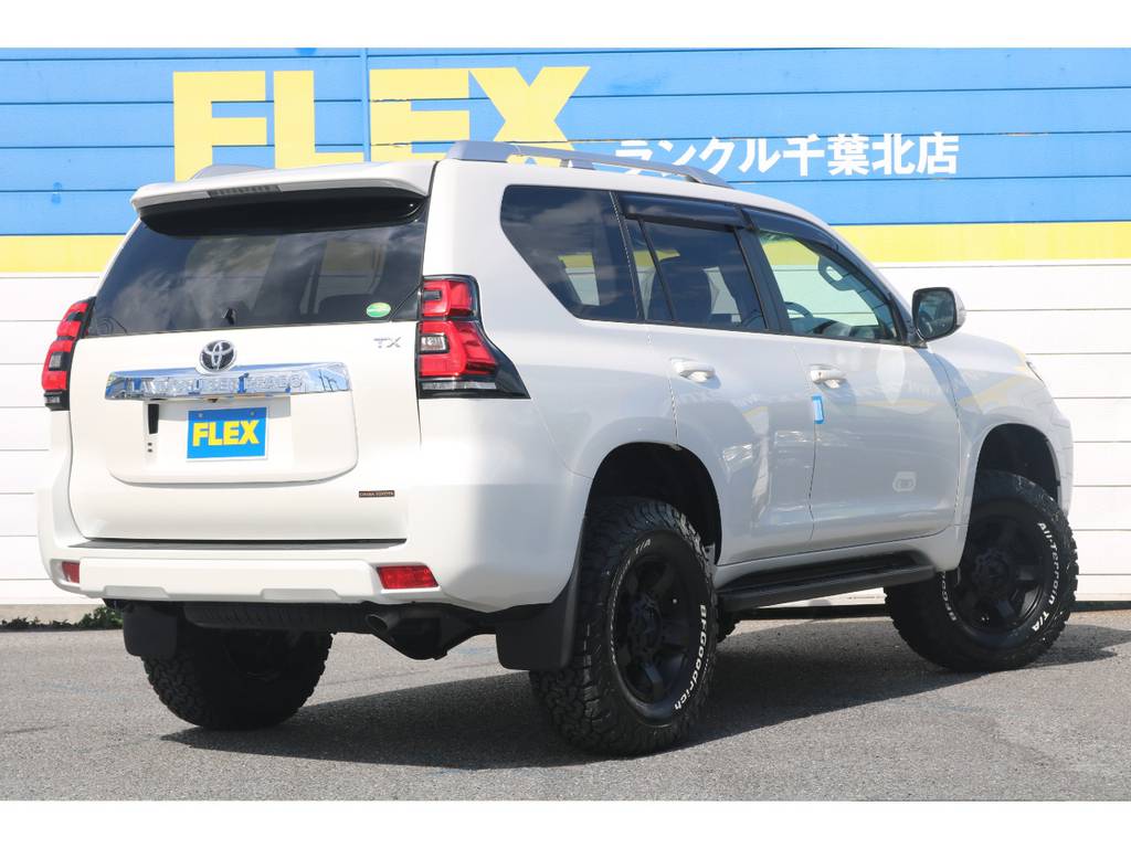 納車後も同じ敷地内に自社工場完備しておりますので、カスタム・車検・などもお気軽に御相談下さい。