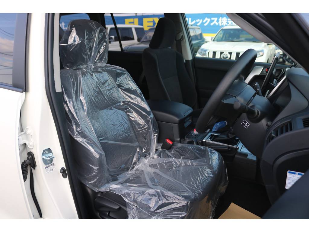 シートカバー等の追加カスタム大歓迎です☆お問い合わせはランクル千葉北本店まで☆