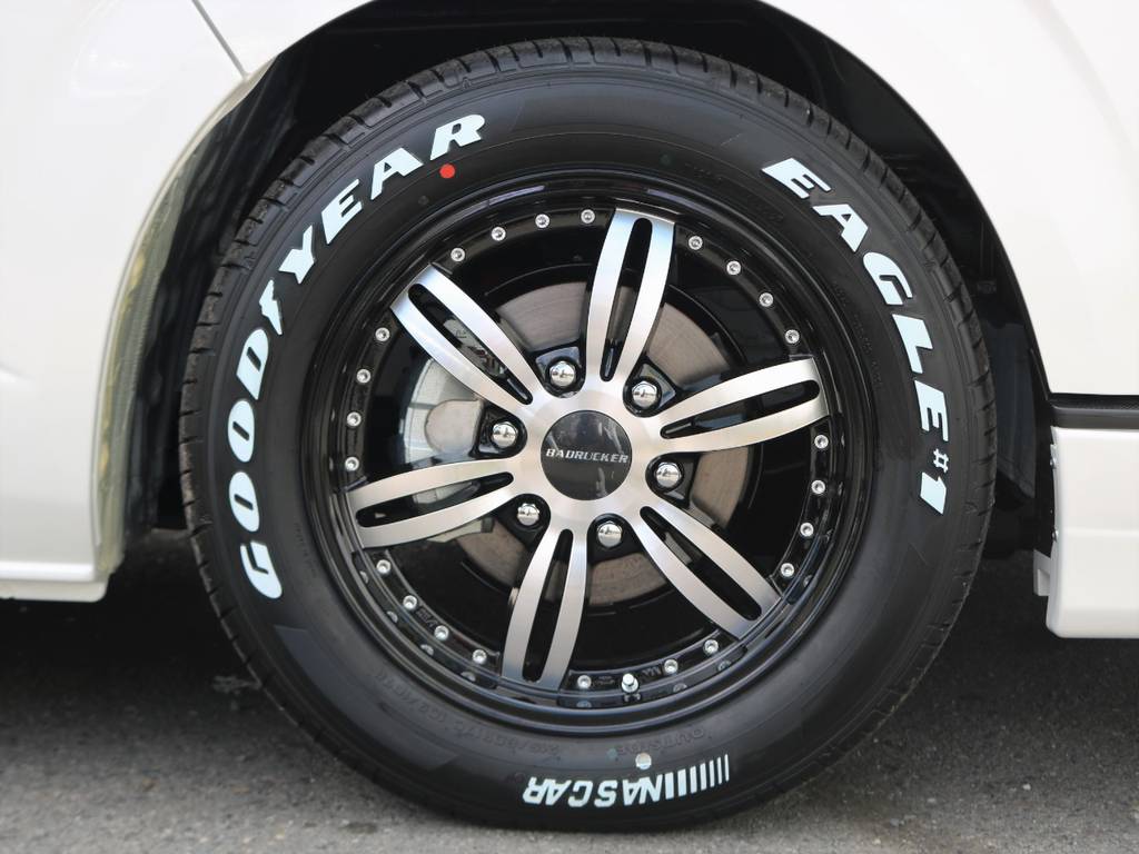 415コブラ　バットラッカー17インチアルミホイールにグッドイヤーナスカーホワイトレタータイヤ！