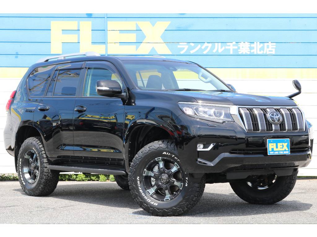 当店の車両は全て仕入れ→車両チェック→カスタマイズ→ルームクリーニングを行い、 一台一台愛情を込めて仕上げてお客様に販売させて頂いております。