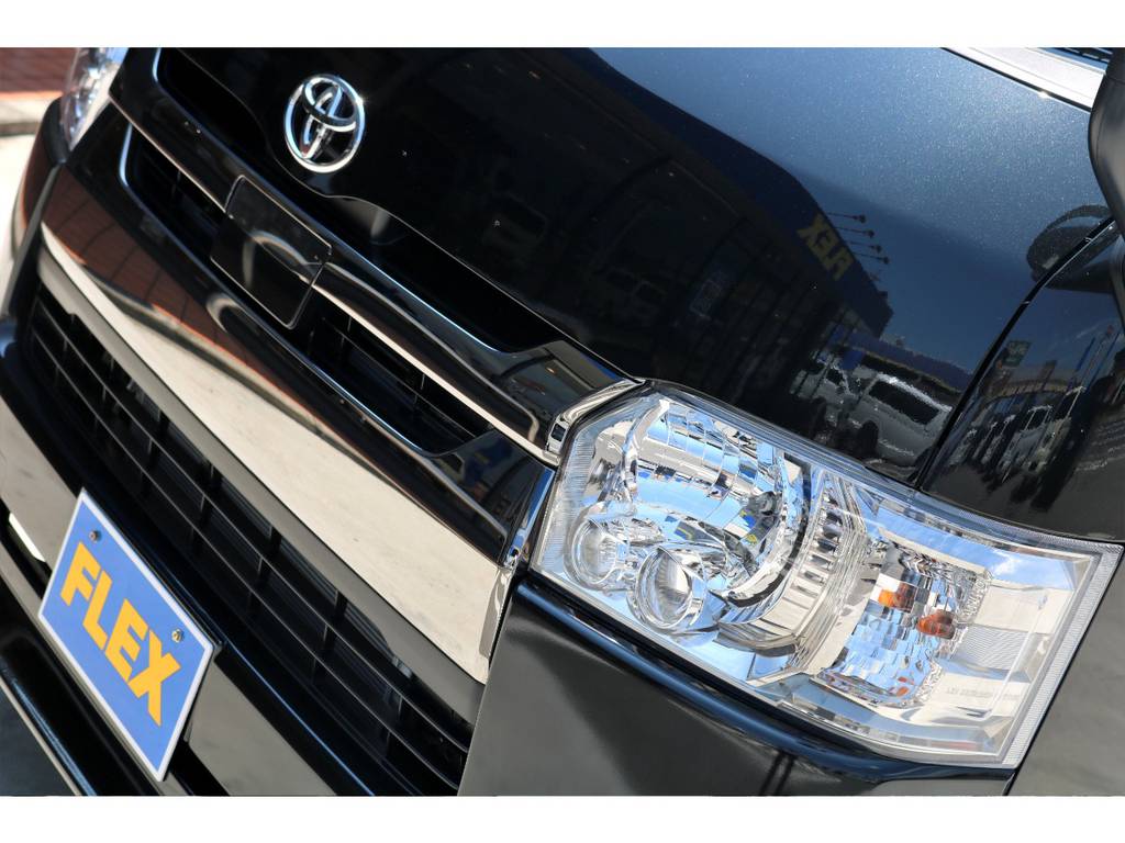 ヘッドライト＆グリルは特別仕様車専用カラー！！