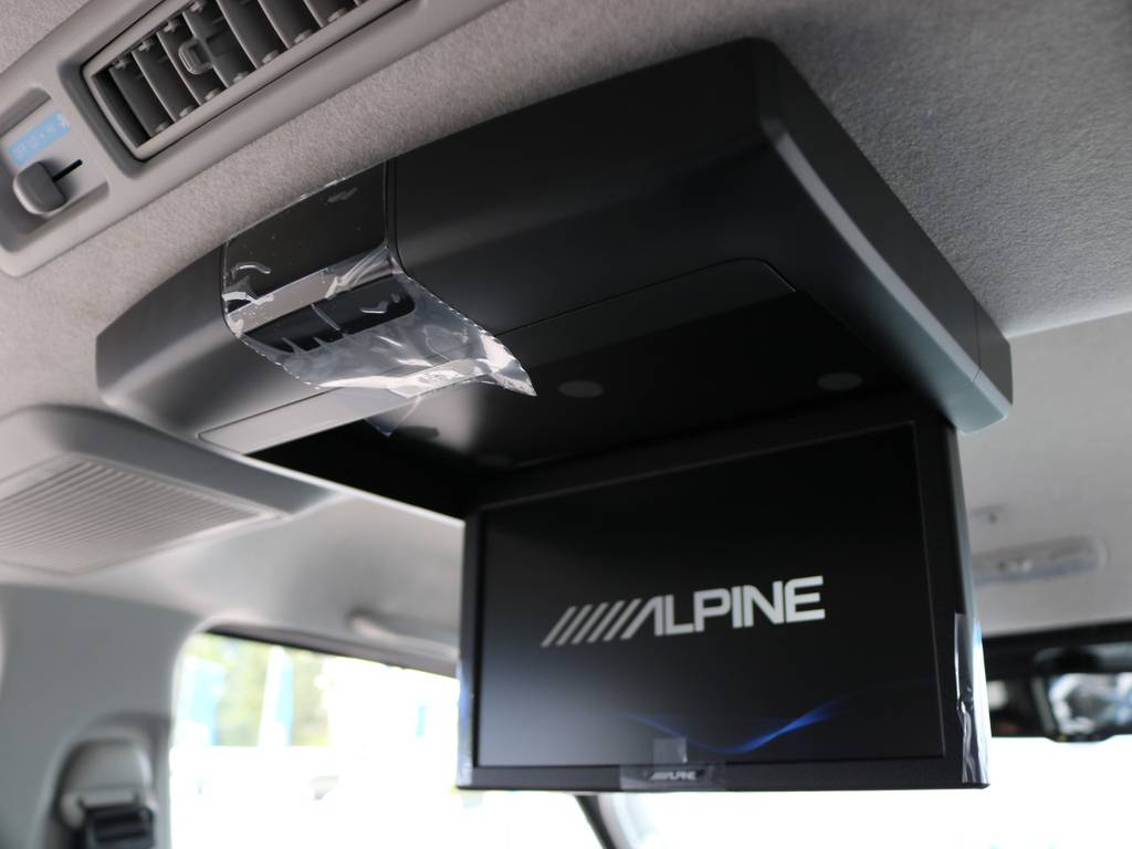 ALPINEフリップダウンモニター装備！後席の方もドライブが楽しくなりますね！