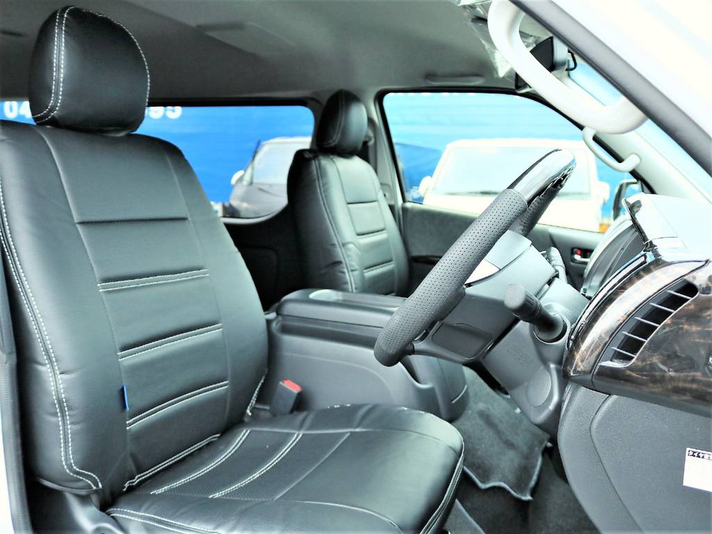 運転席は広く作られていますので、長距離の運転でも圧迫感がなくロングドライブも疲れづらく行えます！