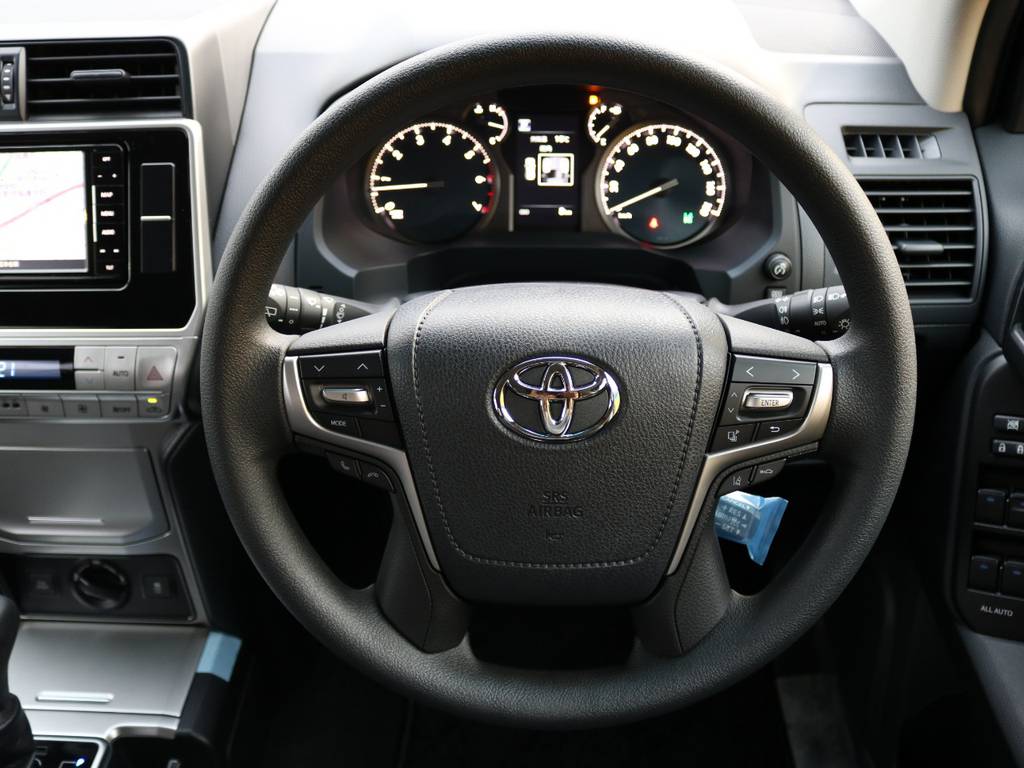ステアリングスイッチ、クルーズコントロール、エアバッグと装備も充実★お車の詳細画像ご希望の方は遠慮なくお申し付けください！当店スタッフが丁寧に対応させていただきます♪