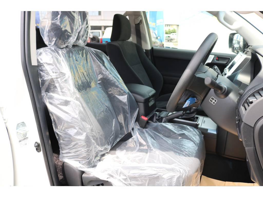 運転席シートも新車ですのできれいな状態です！