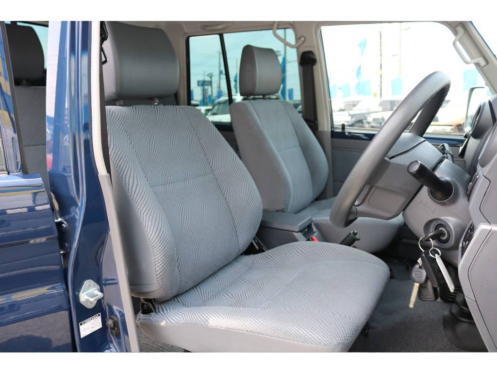 運転席も切れなどもなくＧＯＯＤコンディションです！