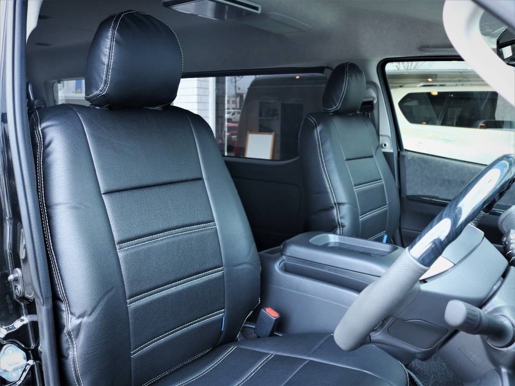 運転席シート、黒革調シートカバー付き！