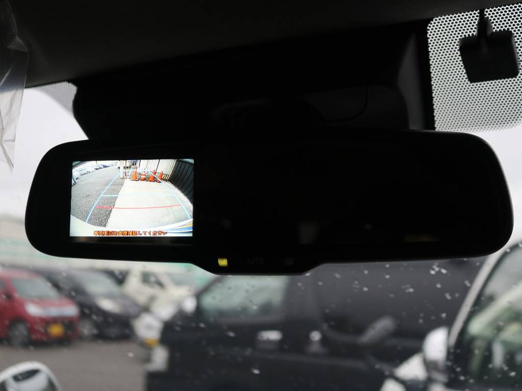 メーカーオプション　純正バックカメラ＋バックモニター内蔵自動防眩インナーミラー！