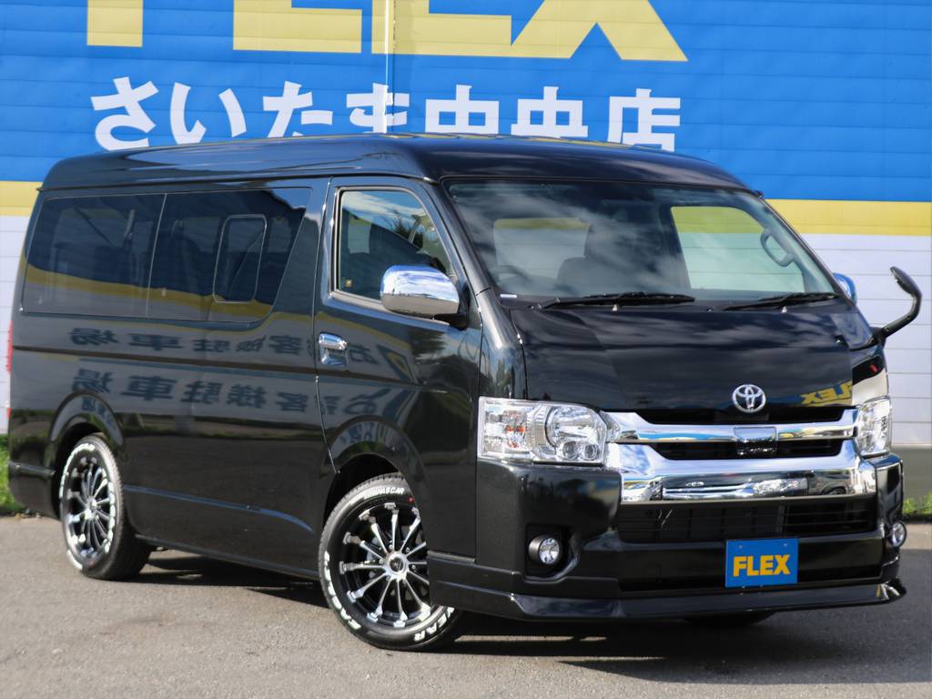 ハイエースワゴンTSS付き車両入庫しました！トリプルナビに床張り施工もしてあります！