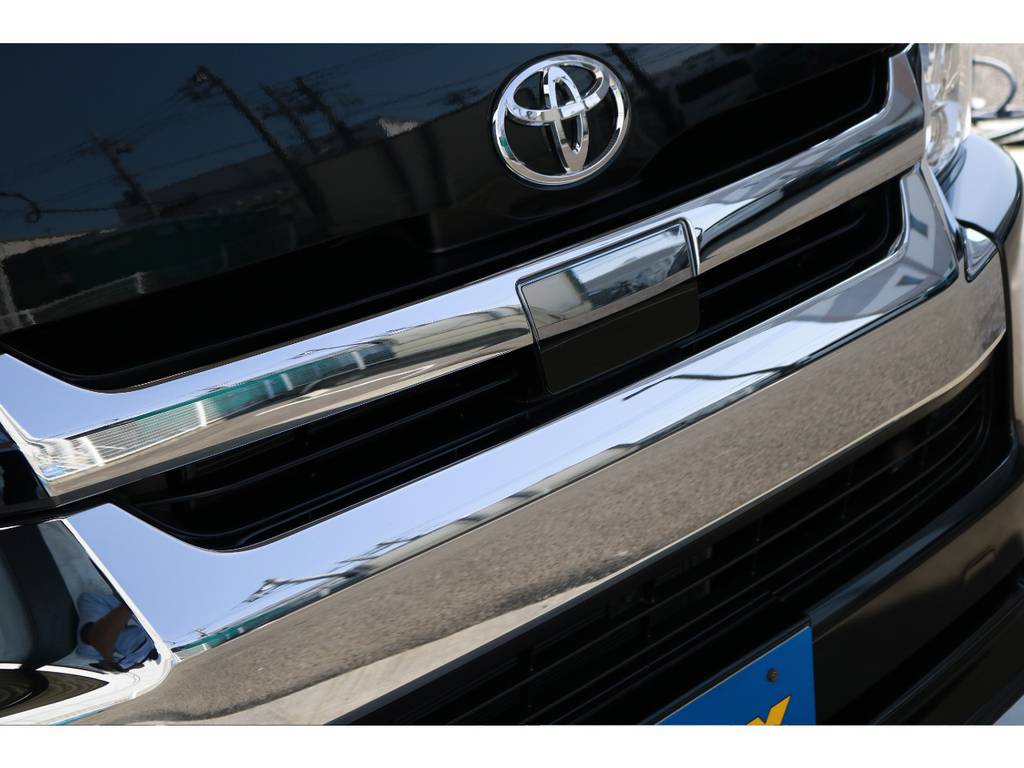こちらの車輌は新型自動ブレーキを搭載しています。