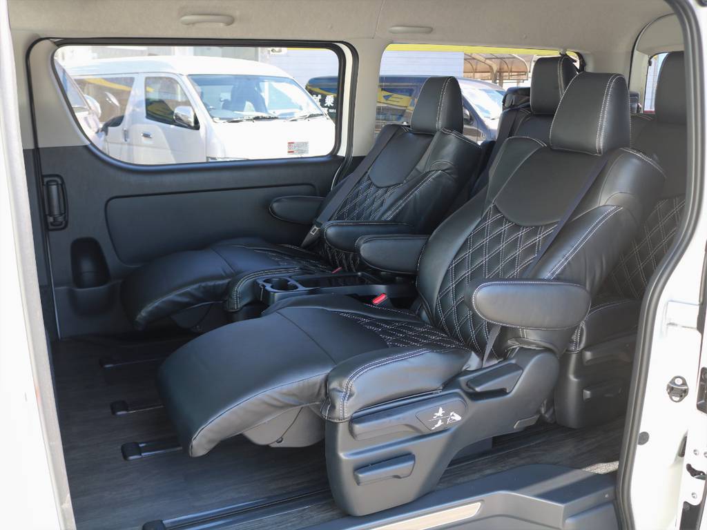 セカンド、サードシートキャプテンシートに変更のワゴン車です！