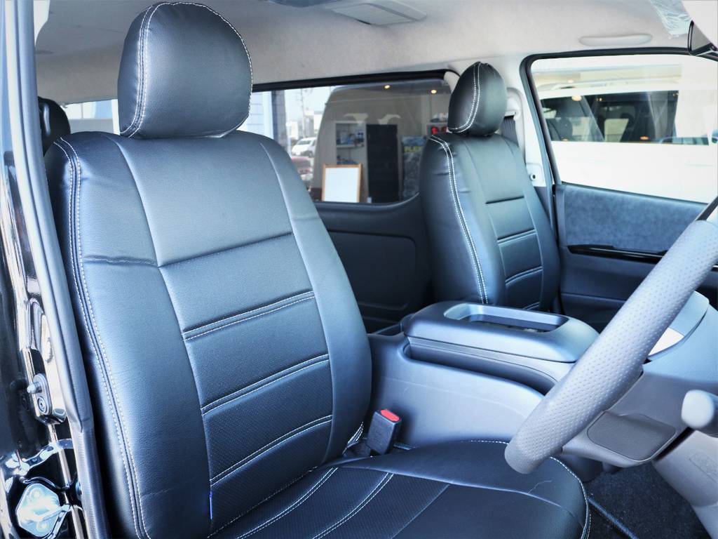運転席シート、黒革調シートカバー！
