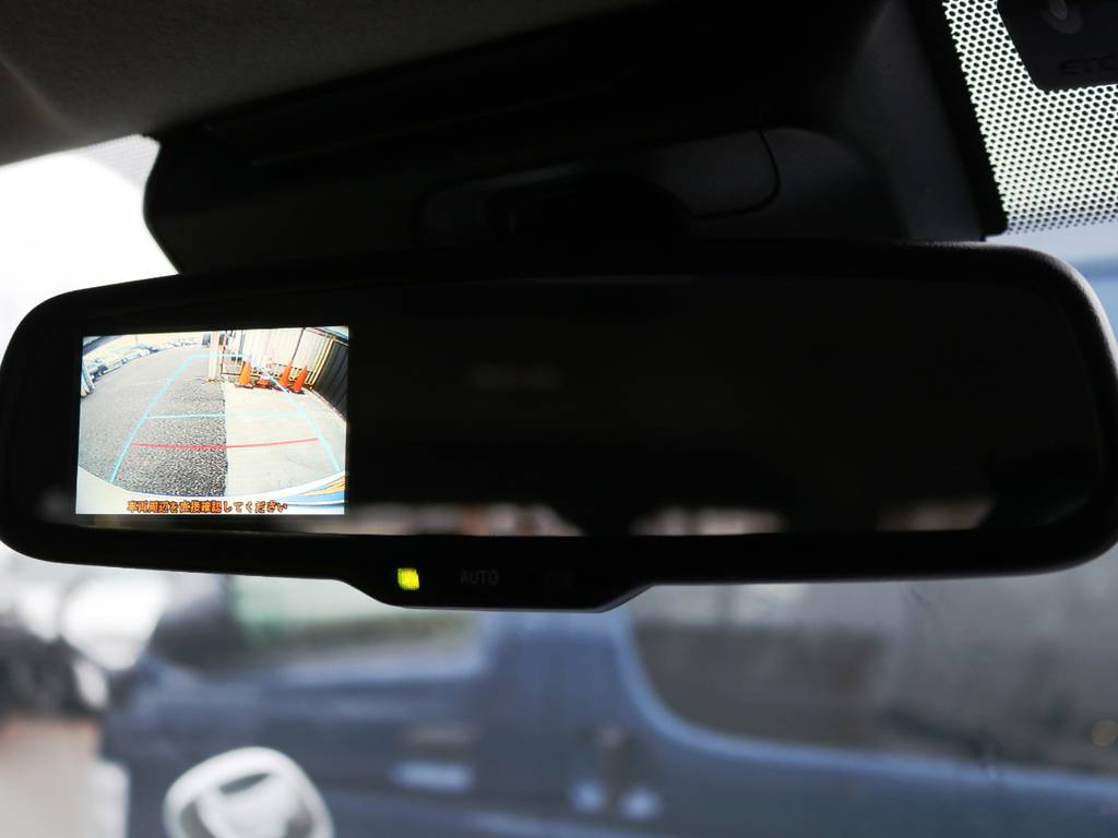 メーカーオプション　純正バックカメラ＋バックモニター内蔵自動防眩インナーミラー！