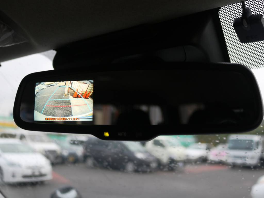 メーカーオプション　純正バックカメラ＋バックモニター内蔵自動防眩インナーミラー！