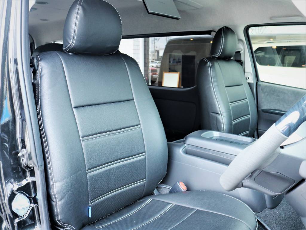 運転席シート、全席シートカバー付き！