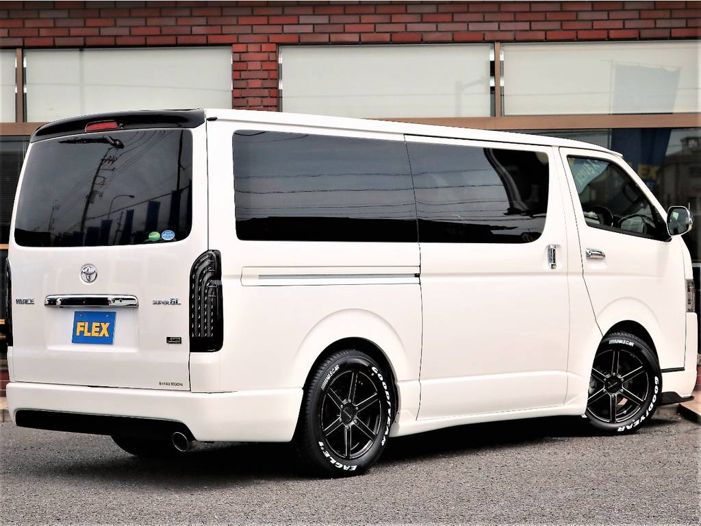 特別仕様車！スーパーGL 50thアニバーサリーリミテッドです！追加加飾や標準装備のオプションが多数装備されたお買い得なグレードです！