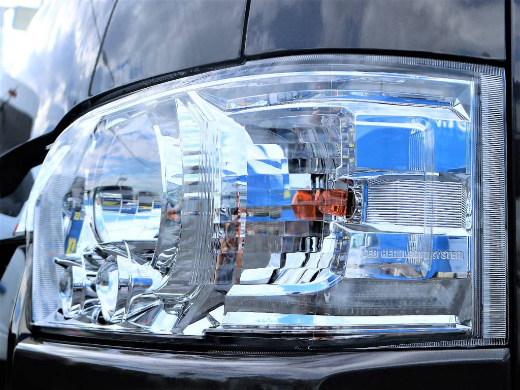 メーカーオプションのLEDヘッドライトも標準装備です！